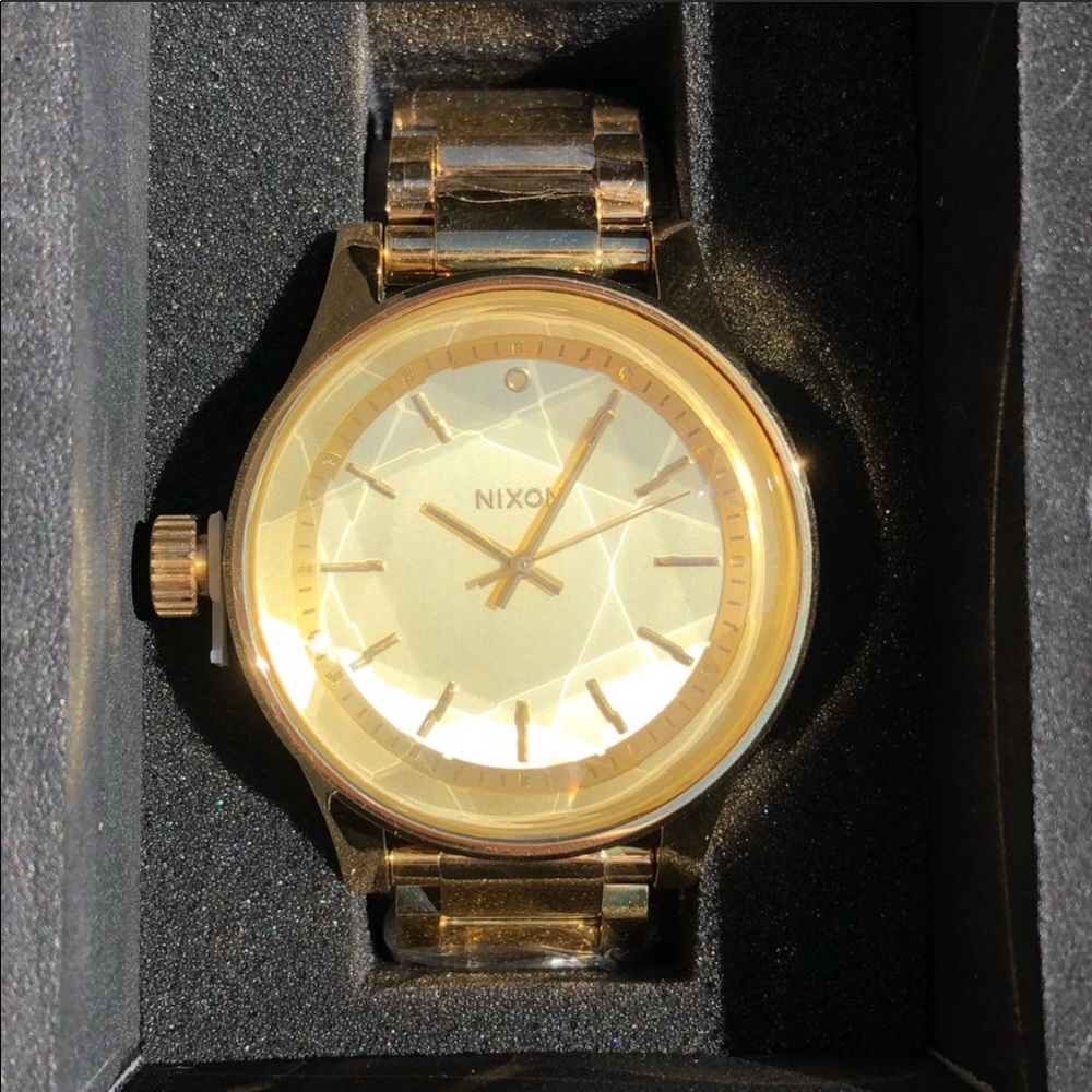 BRAND NEW GOLD NIXON WATCH